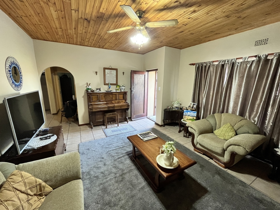 5 Bedroom Property for Sale in De Zoete Inval Western Cape
